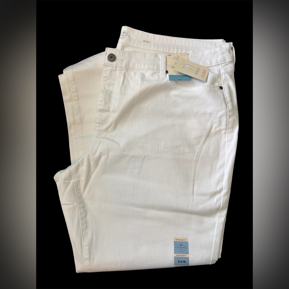 St. John's Bay Straight Leg Women’s Jeans in White